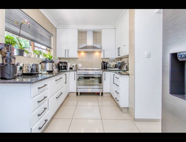 2 BEDROOM HOUSE TO LET IN LONEHILL